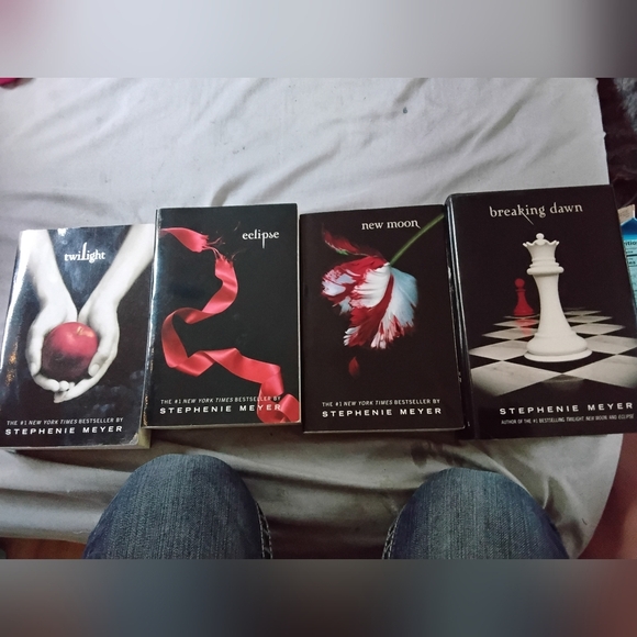 Complete Twilight Saga Book Set by Stephenie Meyer - Picture 2 of 3